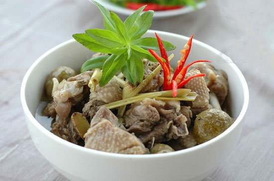 Thành phẩm món vịt om sấu cốt dừa thơm ngon, hấp dẫn