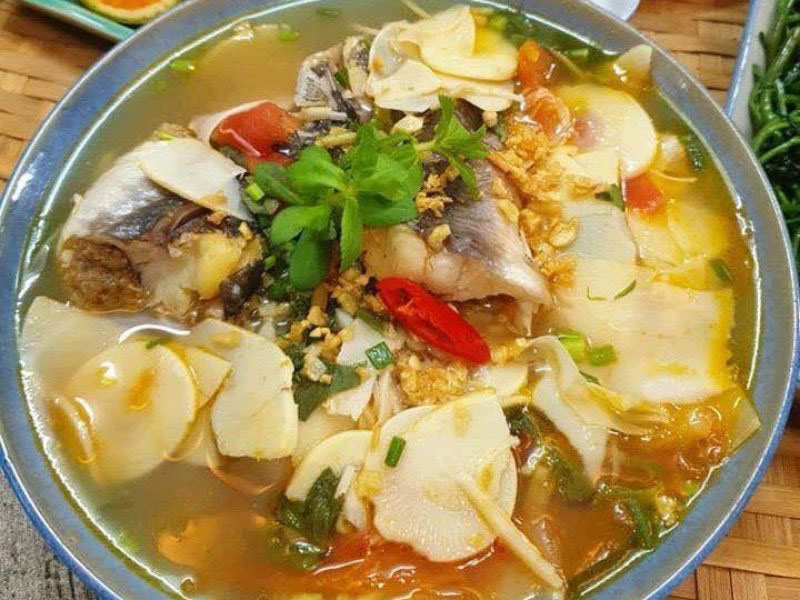 Thành phẩm món lẩu măng chua cá chép giòn